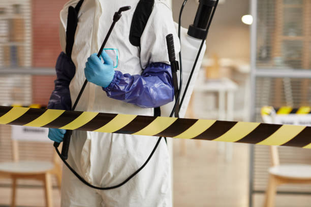Professional Biohazard technician working in Evanston, IL